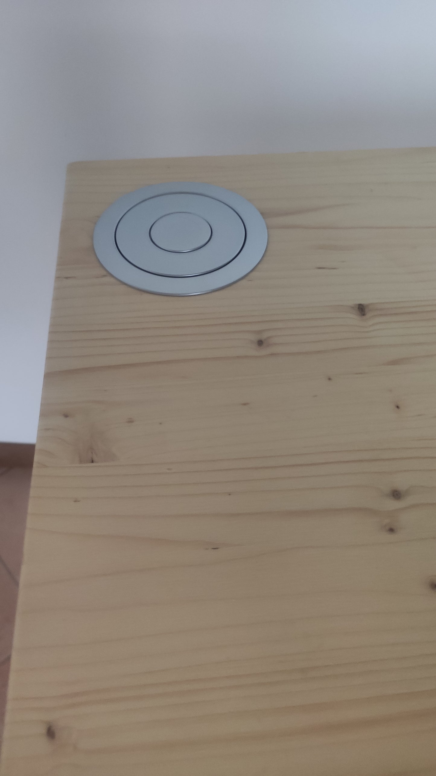 Multipresa da scrivania a scomparsa con 2 Usb, 3 Prese ITALIANE, multipresa torretta a scomparsa da tavolo, Colonnina multipresa con protezione, per cucina,piani di lavoro,ufficio