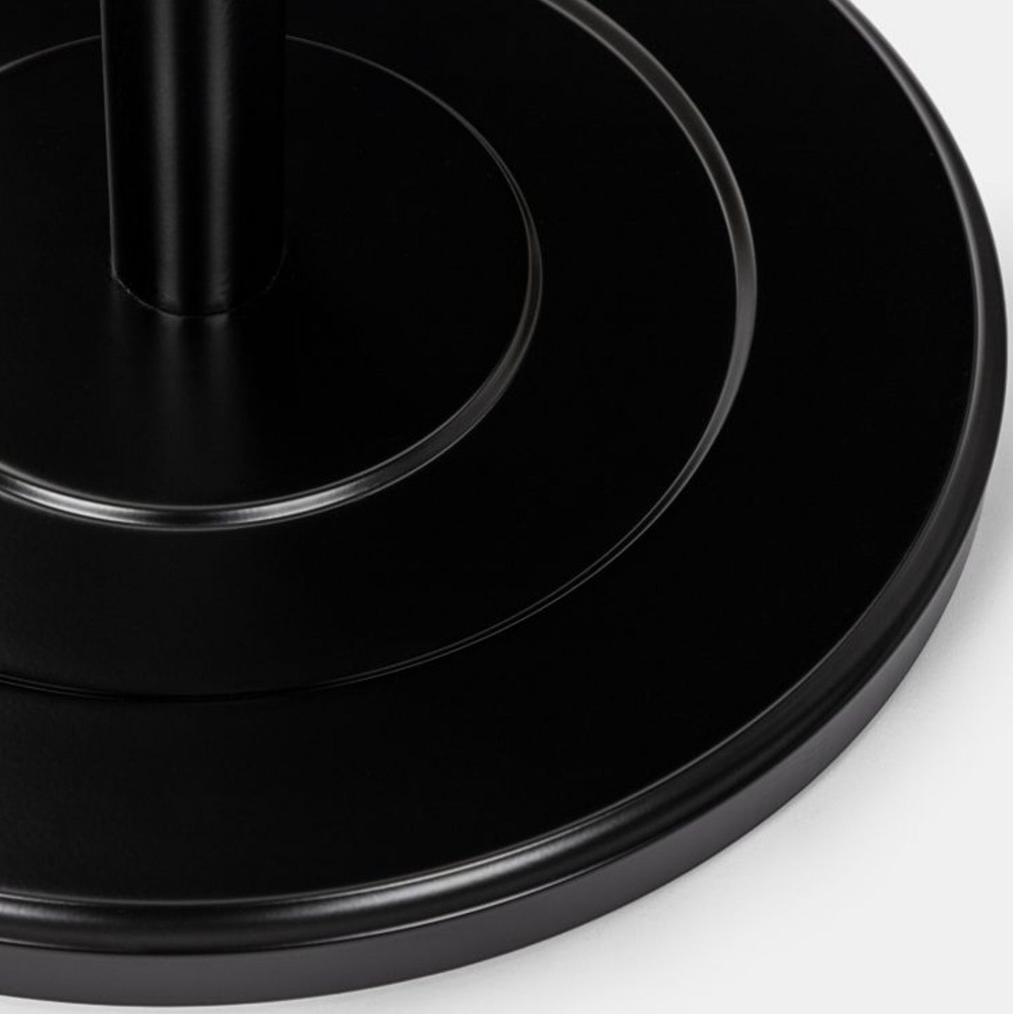 Appendiabiti in metallo nero
e legno