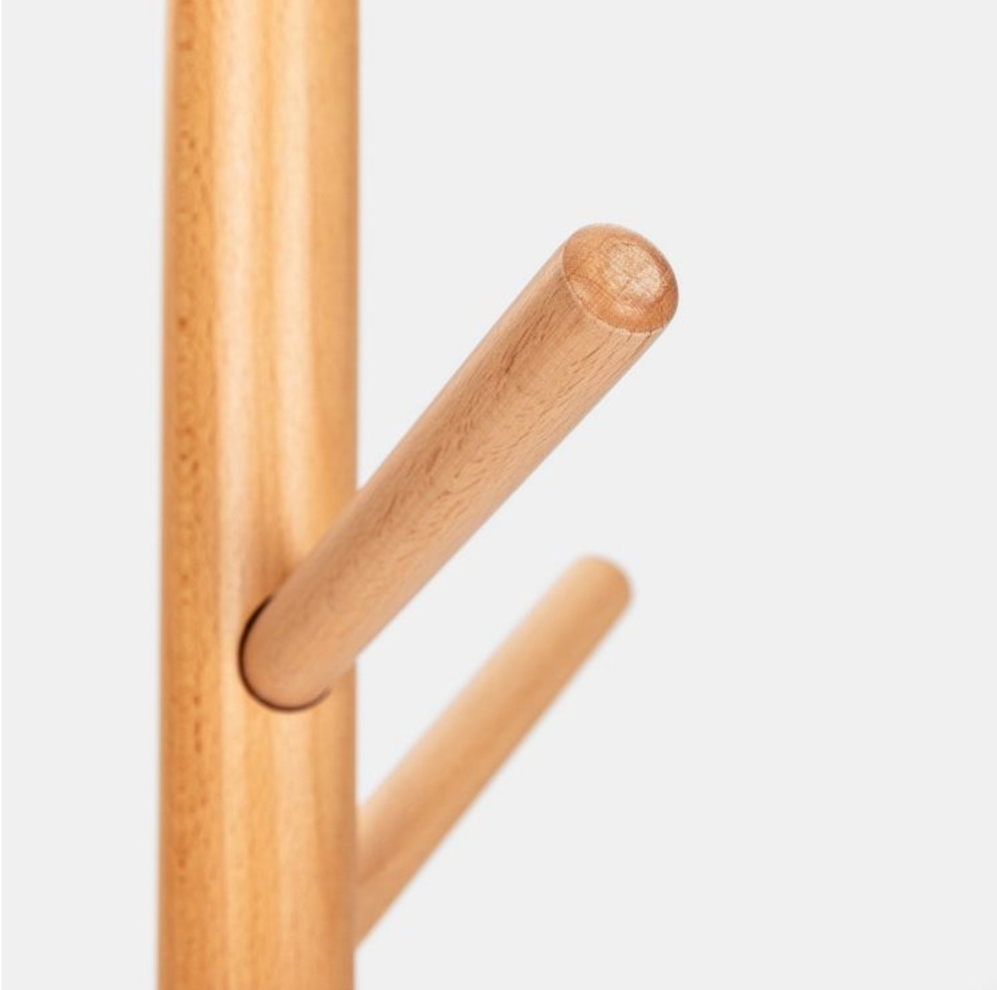 Appendiabiti in metallo nero
e legno